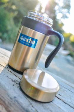 Jarro con manija y filtro de 500 cc. de acero inoxidable Gaucho Argentino®️.